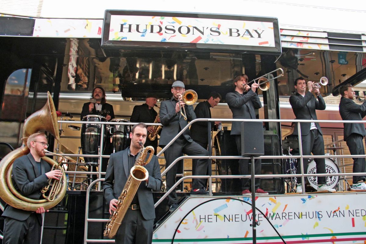 Hudsons Bay Parade Truck 02 live event with musical act aboard