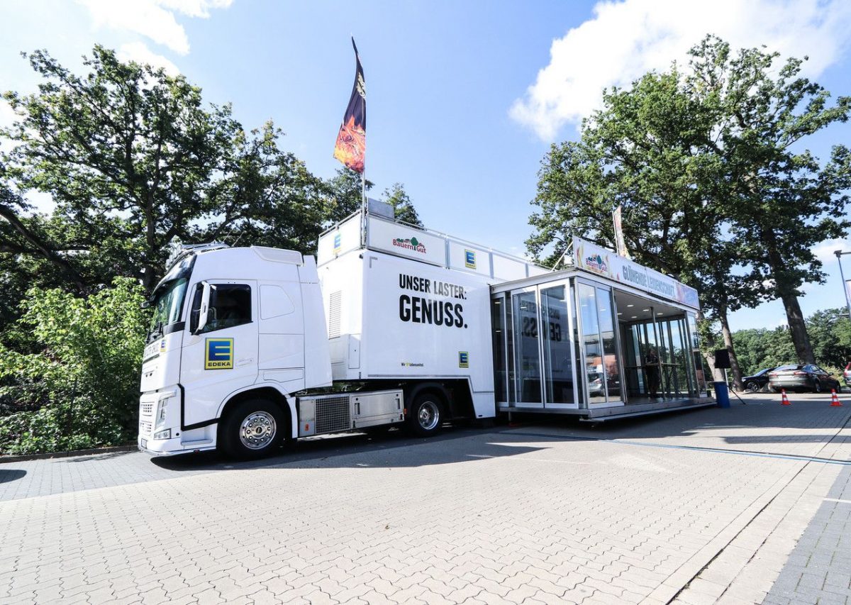 Edeka InfoVan 26 exterior