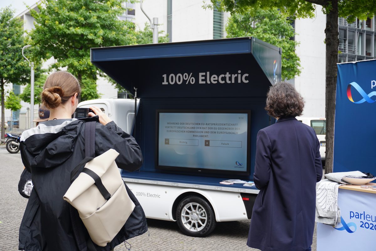 The 100% Electric E-Promotor in Germany with guests outside during presentation