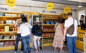 guests inside shopping at the supermarket on wheels for the promostar portugal summer 2022